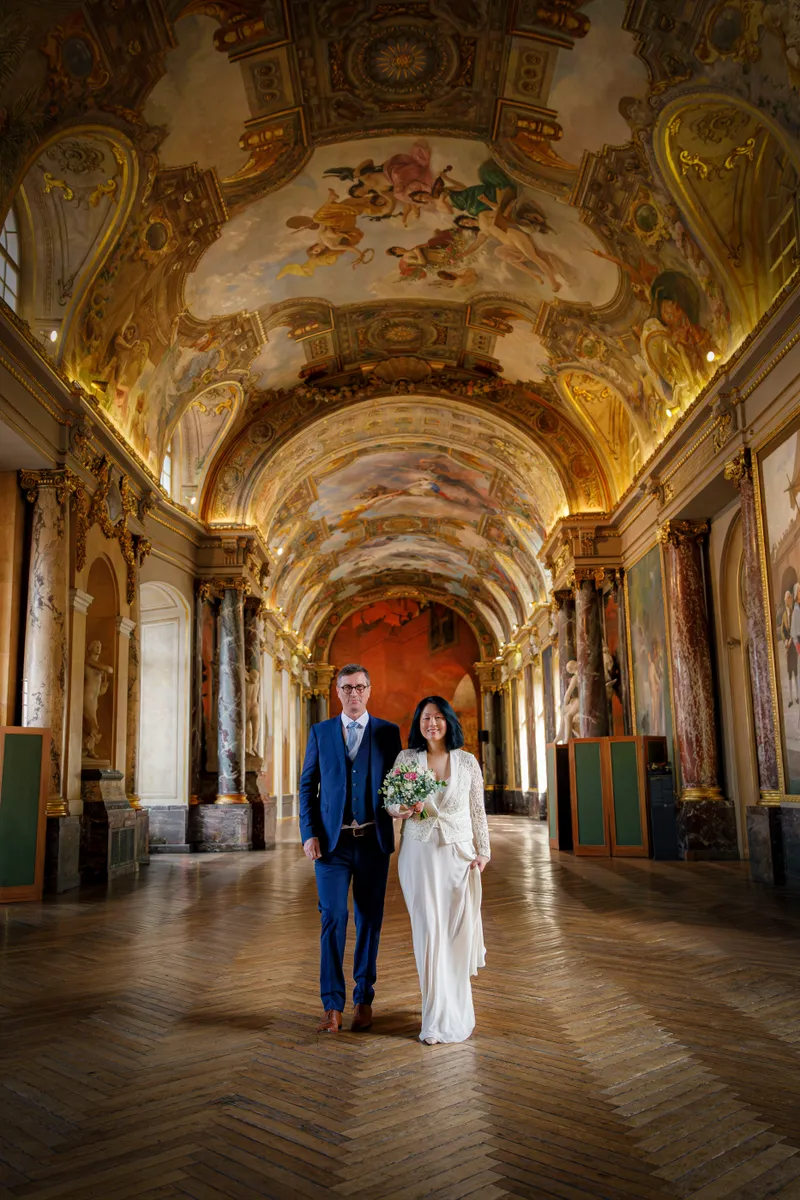 Couple de mariés dans la Salle des Illustres du Capitole de Toulouse